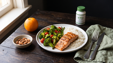 Prato da dieta de otimização metabólica com salmão grelhado, brócolos e arroz — proporções certas para acelerar o metabolismo depois dos 35 anos